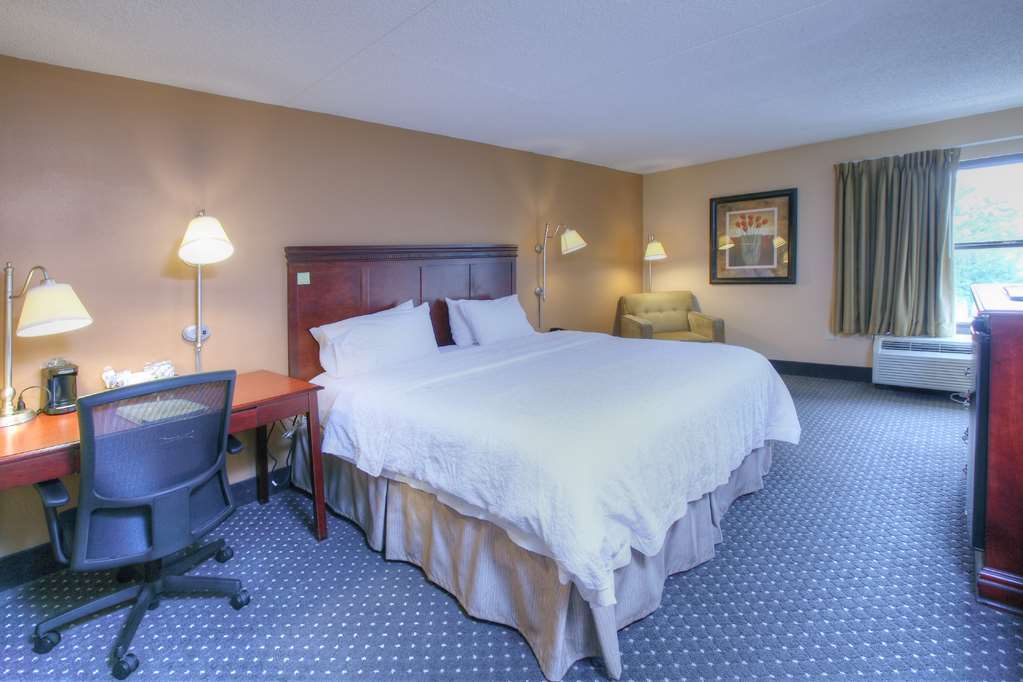 Hampton Inn And Suites Bakersfield / Highway 58 Room photo